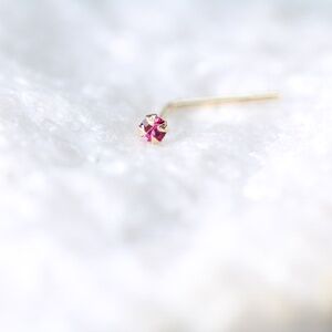 9kt. Gold Red garnet Nose Piercing with tiny 9k Mark New